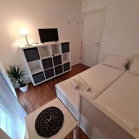 Apartmani Lovre I Zara Экстерьер фото