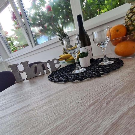Apartmani Lovre I Zara Экстерьер фото