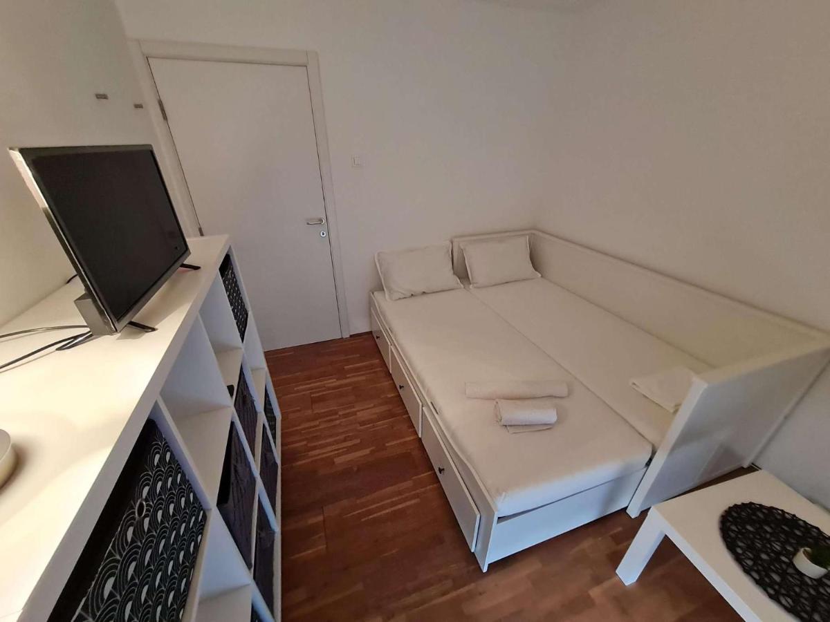 Apartmani Lovre I Zara Экстерьер фото