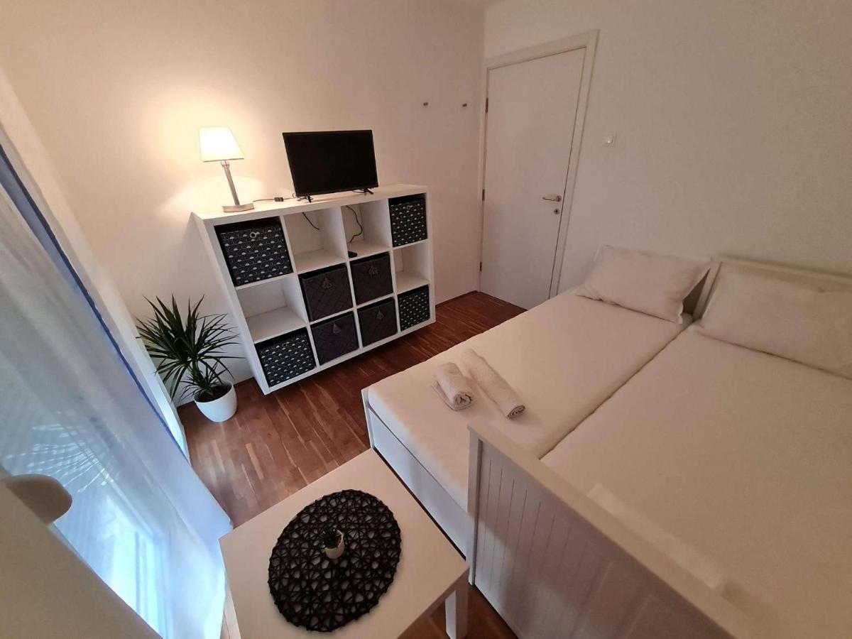 Apartmani Lovre I Zara Экстерьер фото