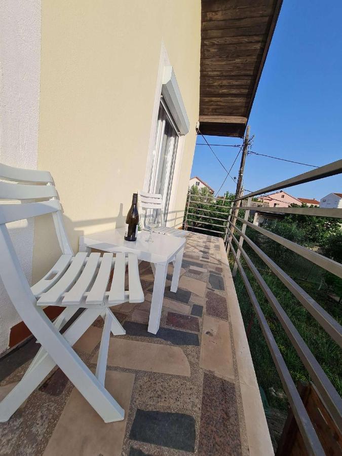 Apartmani Lovre I Zara Экстерьер фото