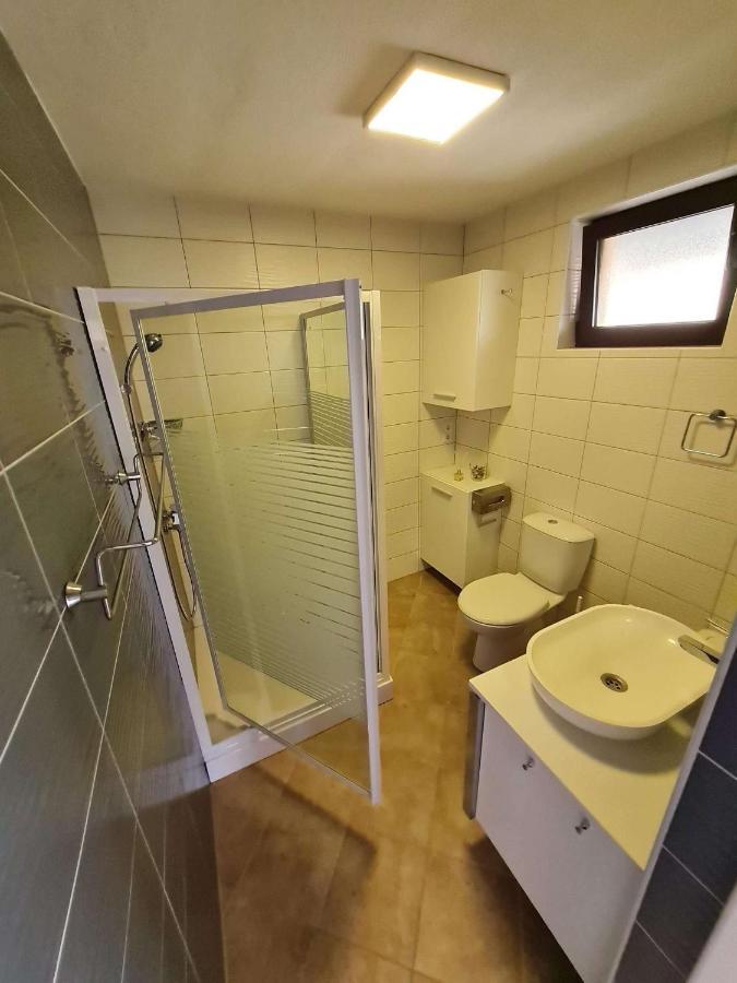 Apartmani Lovre I Zara Экстерьер фото