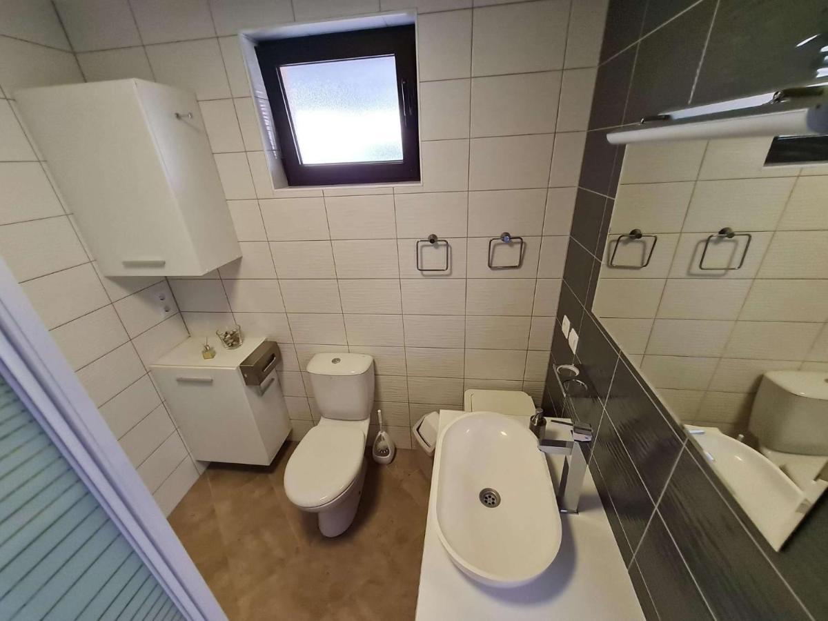 Apartmani Lovre I Zara Экстерьер фото