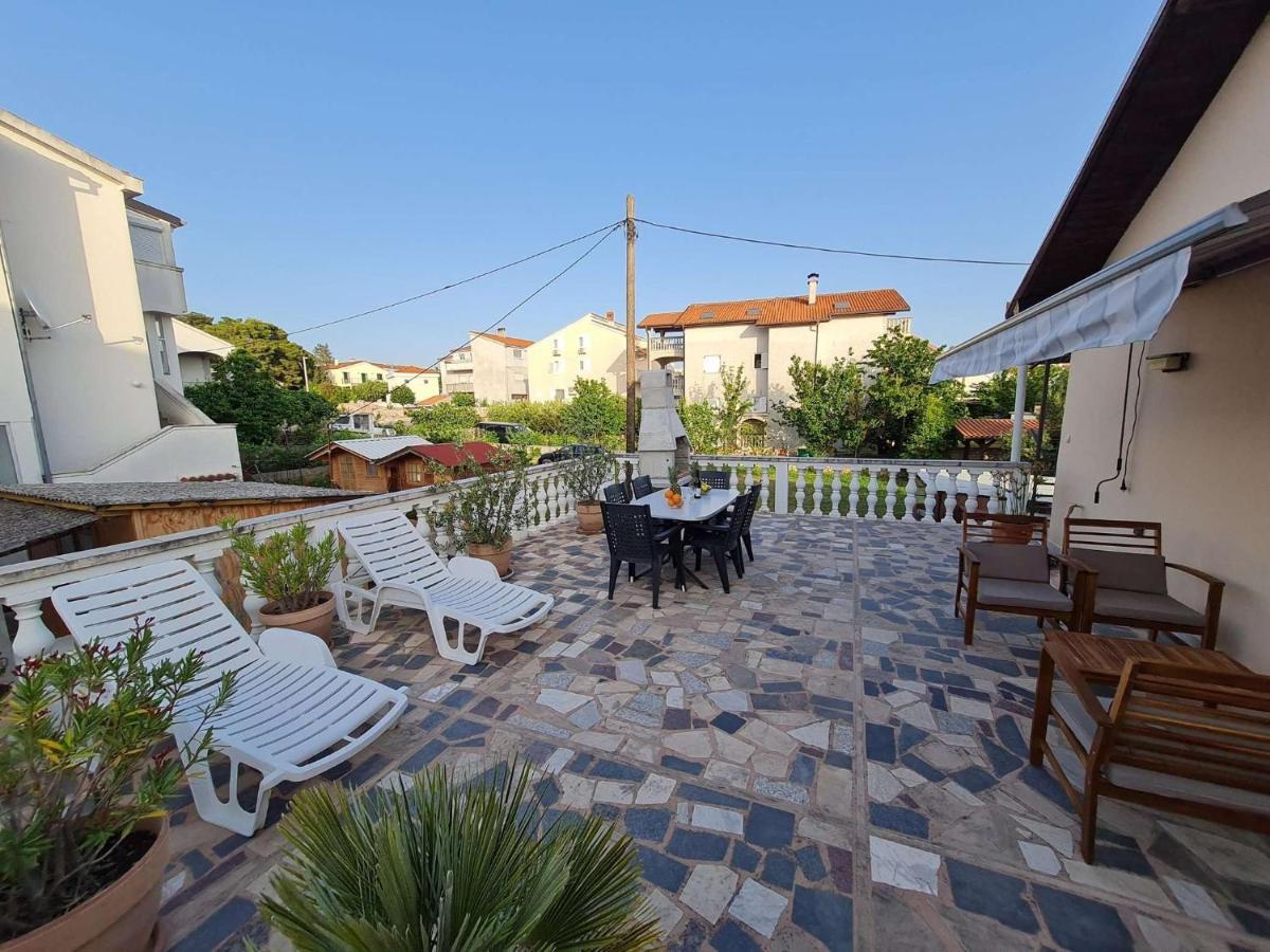 Apartmani Lovre I Zara Экстерьер фото