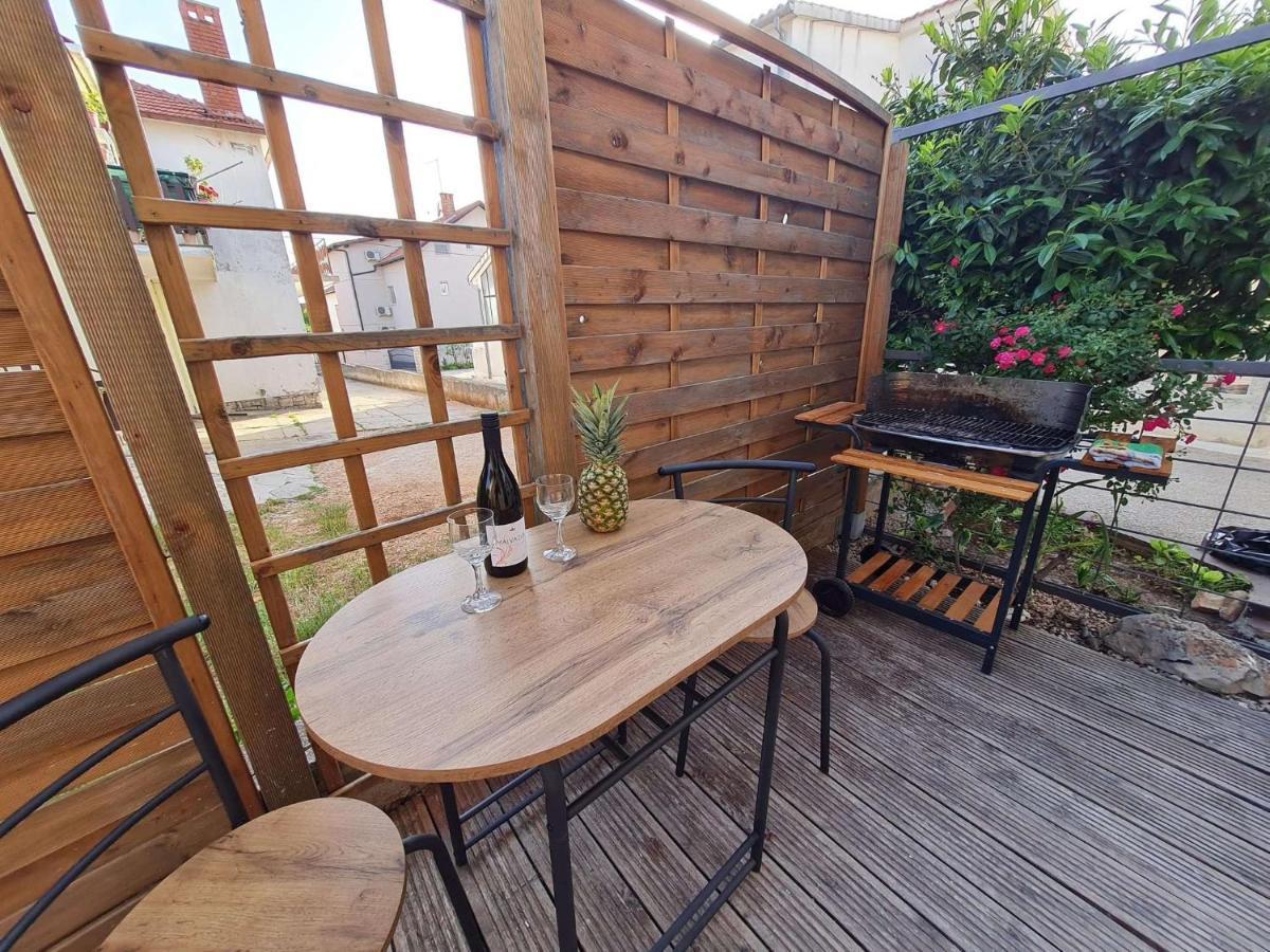Apartmani Lovre I Zara Экстерьер фото