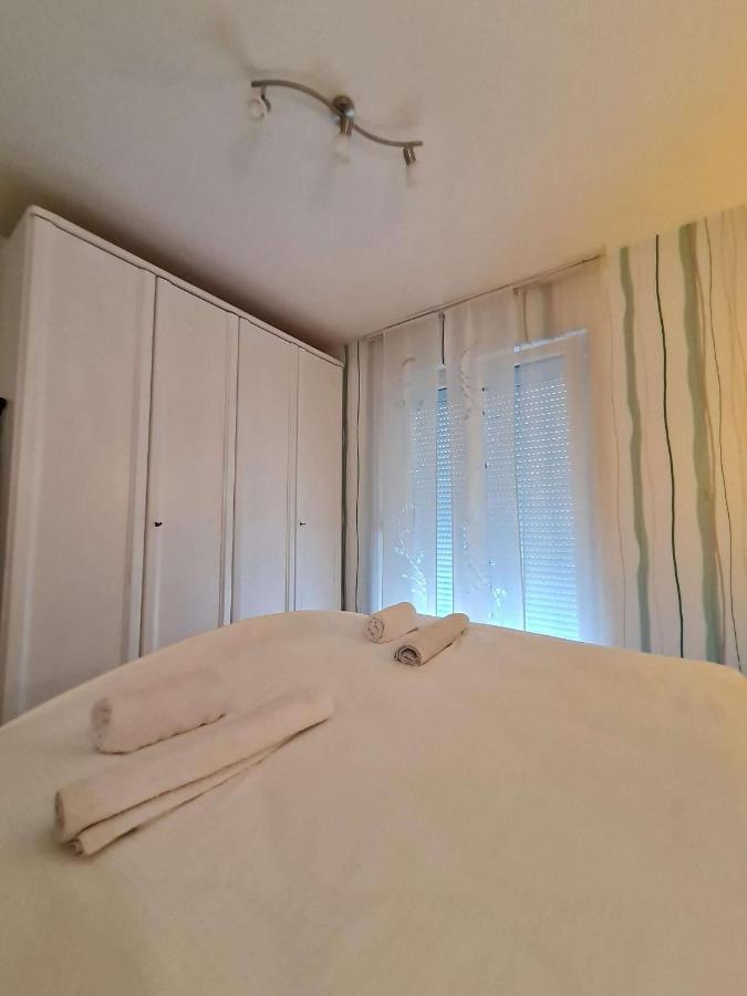 Apartmani Lovre I Zara Экстерьер фото