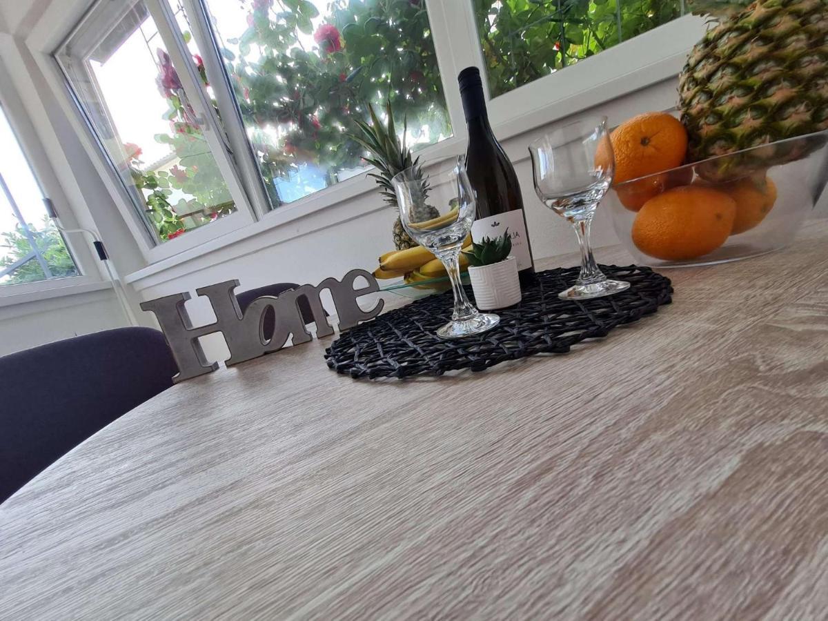 Apartmani Lovre I Zara Экстерьер фото
