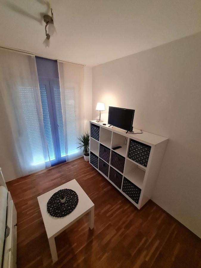 Apartmani Lovre I Zara Экстерьер фото