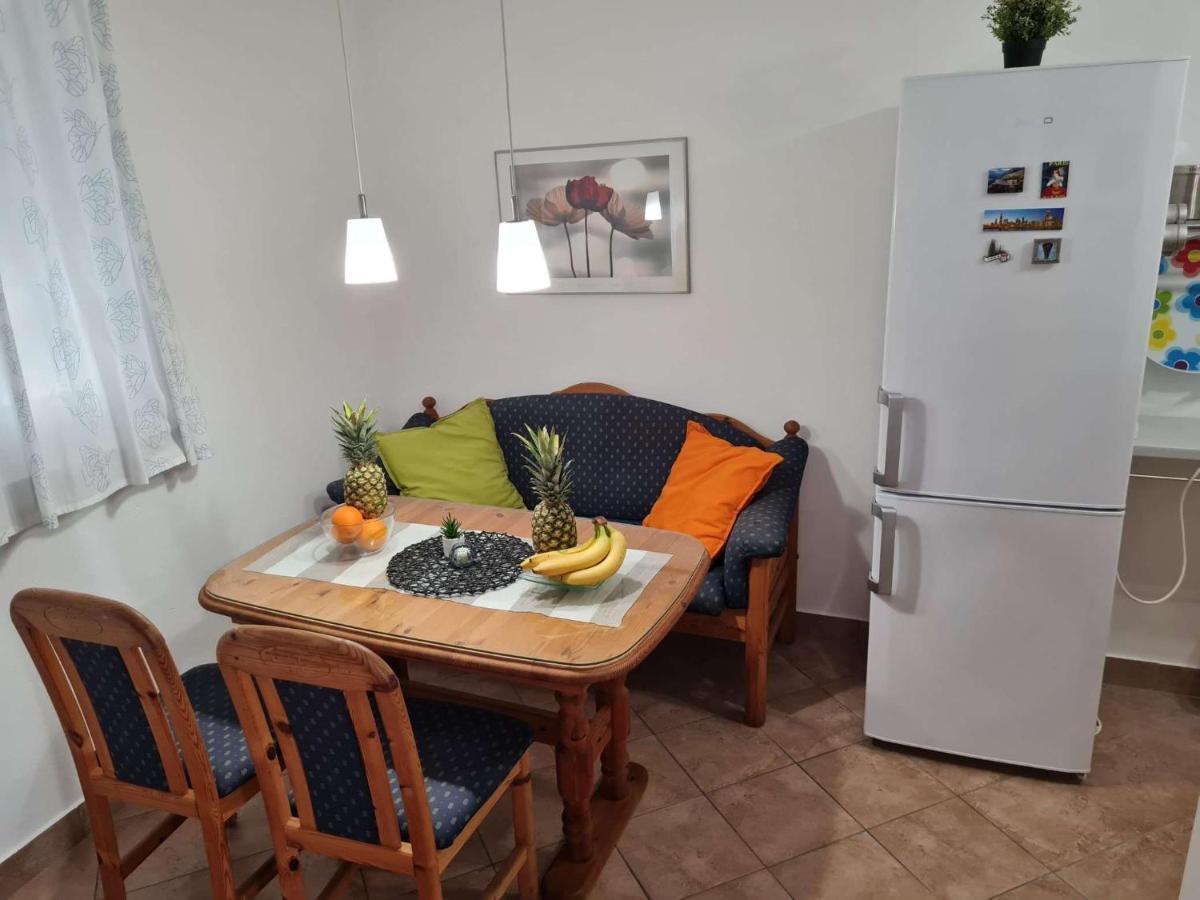 Apartmani Lovre I Zara Экстерьер фото