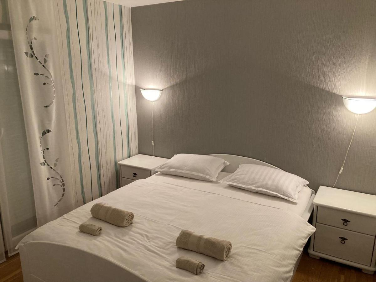 Apartmani Lovre I Zara Экстерьер фото