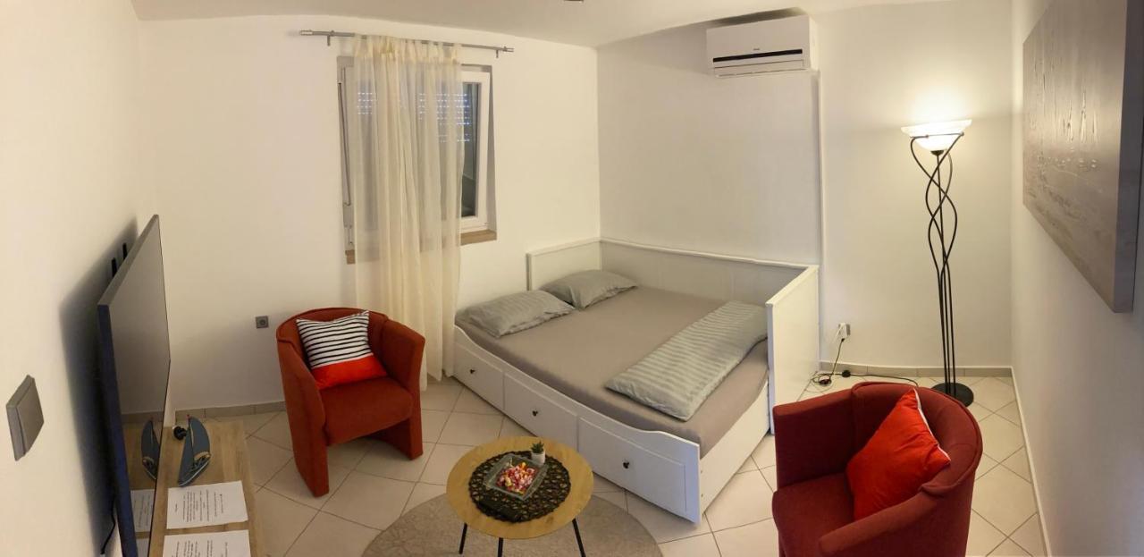 Apartmani Lovre I Zara Экстерьер фото