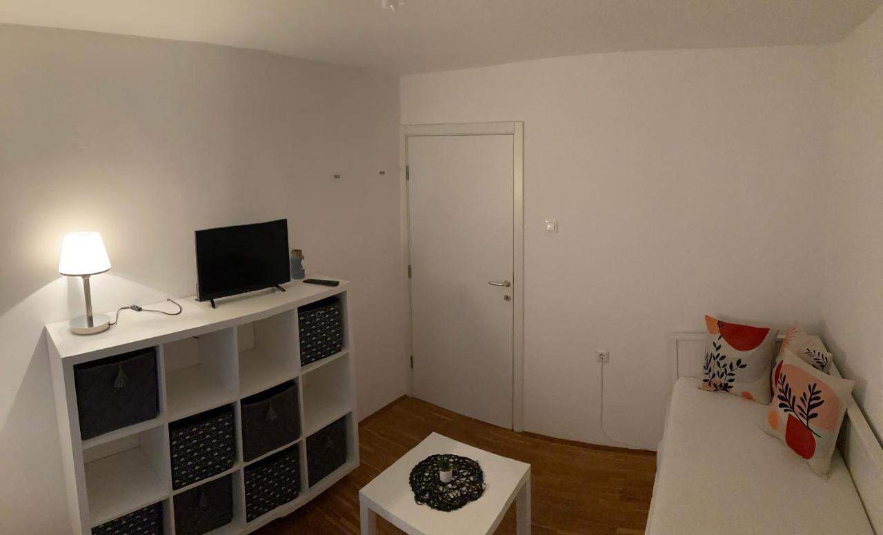 Apartmani Lovre I Zara Экстерьер фото