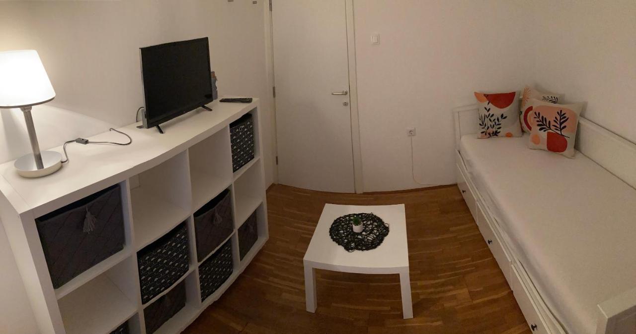 Apartmani Lovre I Zara Экстерьер фото